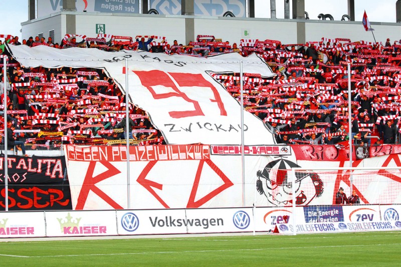 Gelebte Identität: Die Fans demonstrieren ihr Selbstverständnis und ihre Treue durch die Verwendung der entsprechenden Symbole. (Quelle: FSV Zwickau)