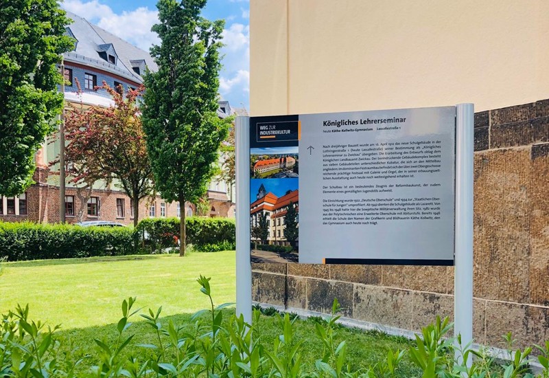 Schilder und Stelen wurden im städtischen Erscheinungsbild angelegt